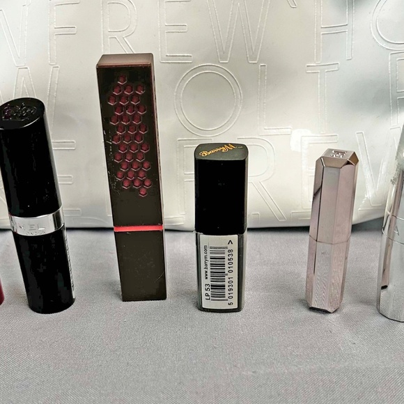 6 EYE PENCILS, 6 LIPSTICKS AND HOLT RENFREW COSMETIC BAG, YVES ROCHER, AVON, ETC - Picture 13 of 16